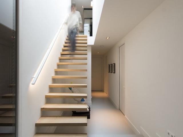 Paul Tesser ARCHITECT zwevende trap
